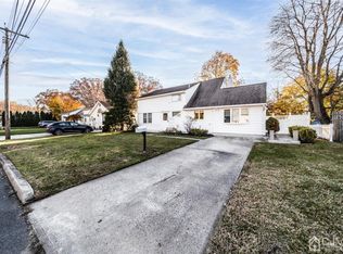 33 Southwood Dr, Old Bridge, NJ 08857