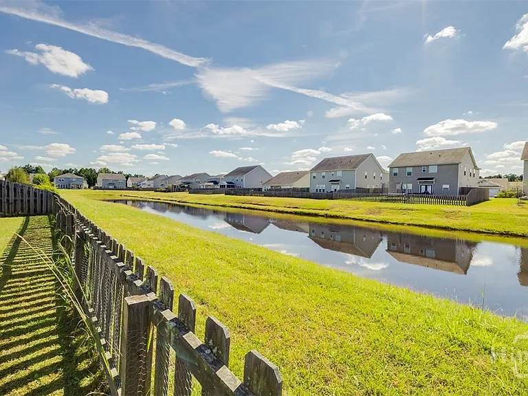 285 Willow Point Cir — Photo 32