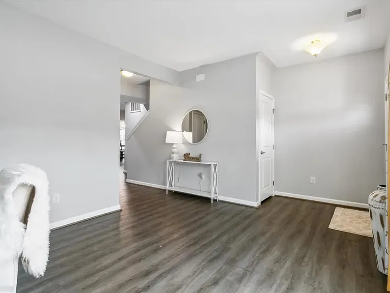 622 Newman Dr — Photo 3