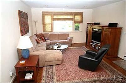 Large Sunken Living Room 20' x 15' 