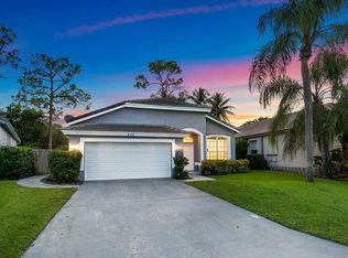 872 Lake Wellington Dr, Wellington, FL 33414