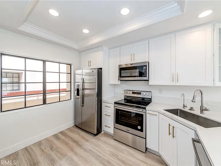 941 W Carson St #306 — Photo 8