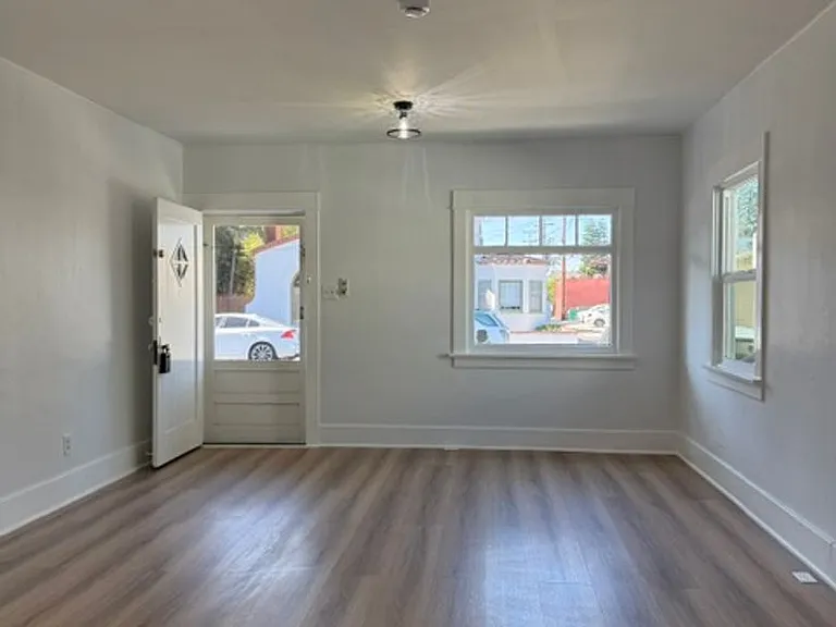 792 Newport 3516 #18 — Photo 6