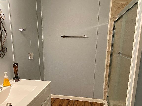 5th image of 123 Sylvia St