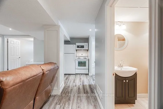 216 Irving Pl #LOWER — Photo 7