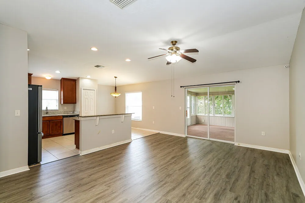 3 bed, 2.0 bath, 1528 sqft, $2,085 — Photo 4