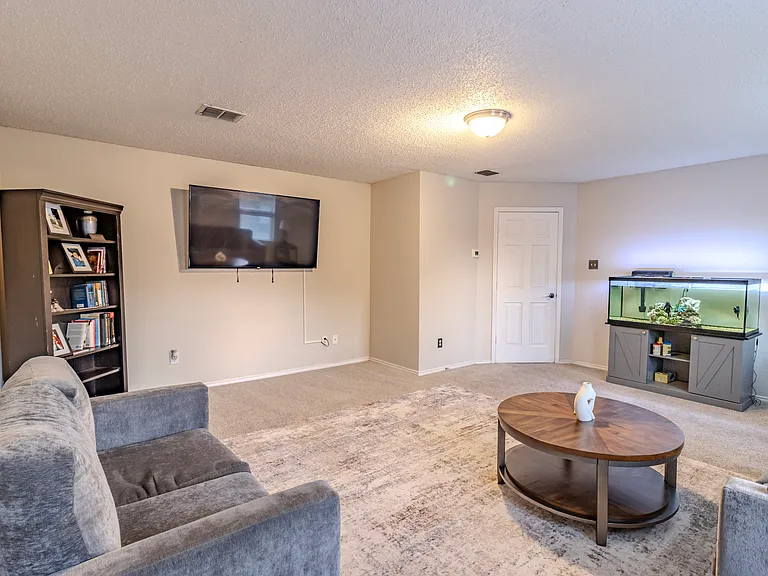 4617 Waterford Dr — Photo 5