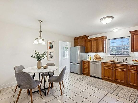 4th image of 12433 Fairhaven Dr