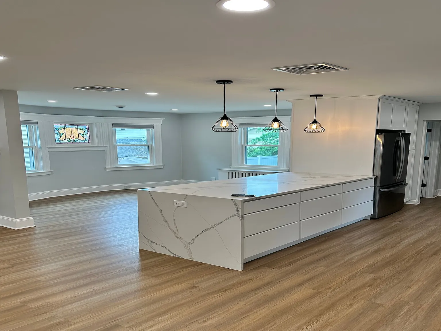 3 bed, 1.5 bath, $4,000 — Photo 2