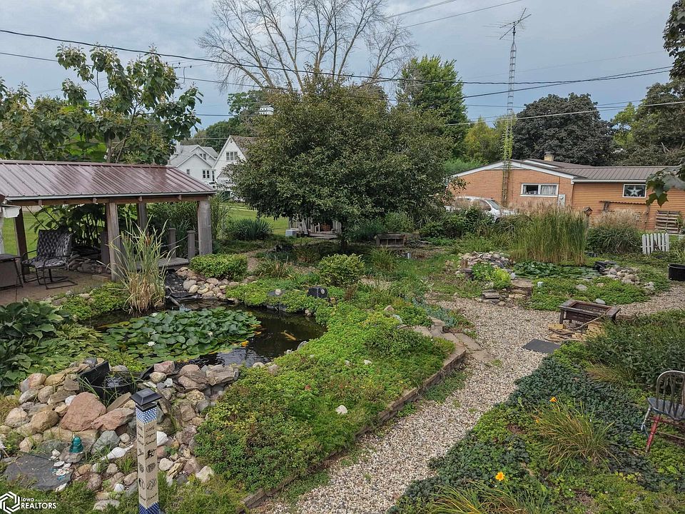7th image of 1021 1st Ave