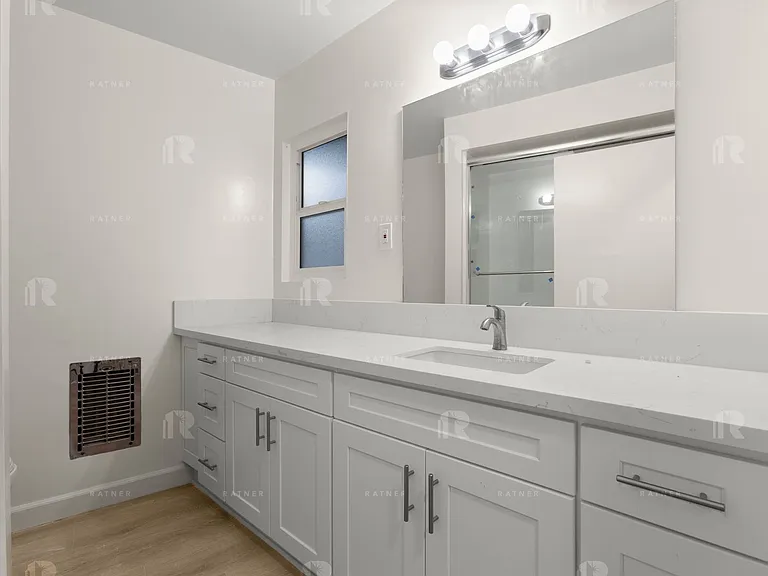 (An/Ti/Yo:B) 4216 Mary Ellen Avenue — Photo 18