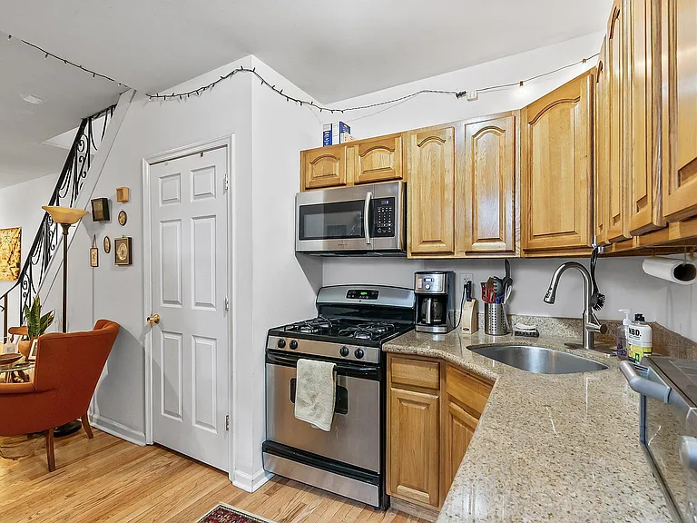 1623 Edgley St — Photo 8