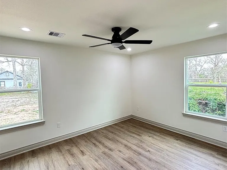 2622 Rosalee St — Photo 2