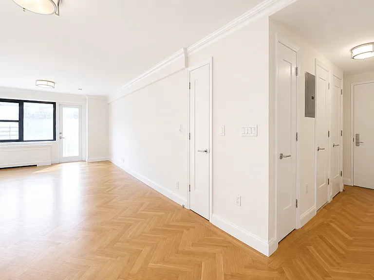 305 E 86th St #7R — Photo 5
