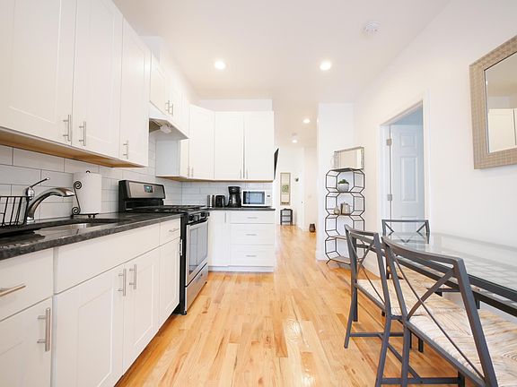 2nd image of 137 Dekalb Ave