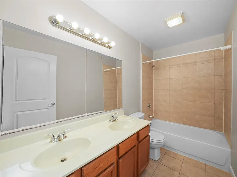 3423 Ridgeland Ave #101 — Photo 22