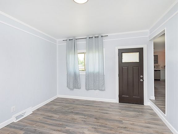 3rd image of 3737 N Leland Ave