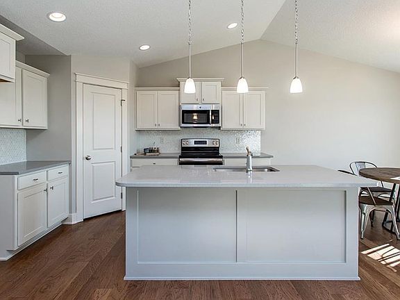 5th image of 613 3rd St NW