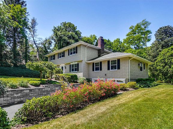 2nd image of 3 Bay Hills Ct