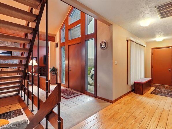 6421 Weaver Rd, Conneaut, OH 44030