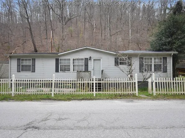 2097 Point Lick Dr, Charleston, WV 25306