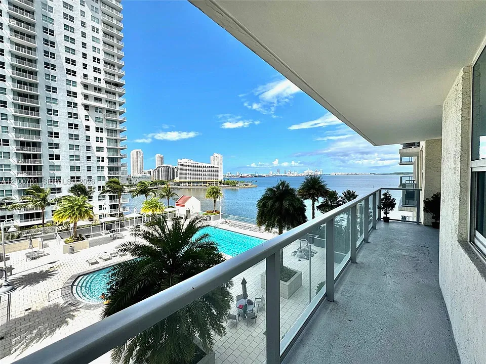 1155 Brickell Bay Dr #906