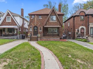 18030 Santa Barbara Dr, Detroit, MI 48221