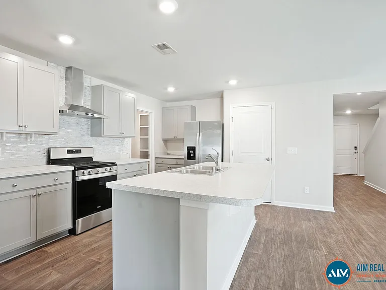 127 Auditorium Rd — Photo 8
