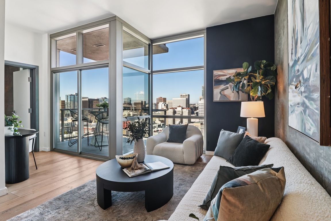 The Mark Ln-S2611-003.jpg