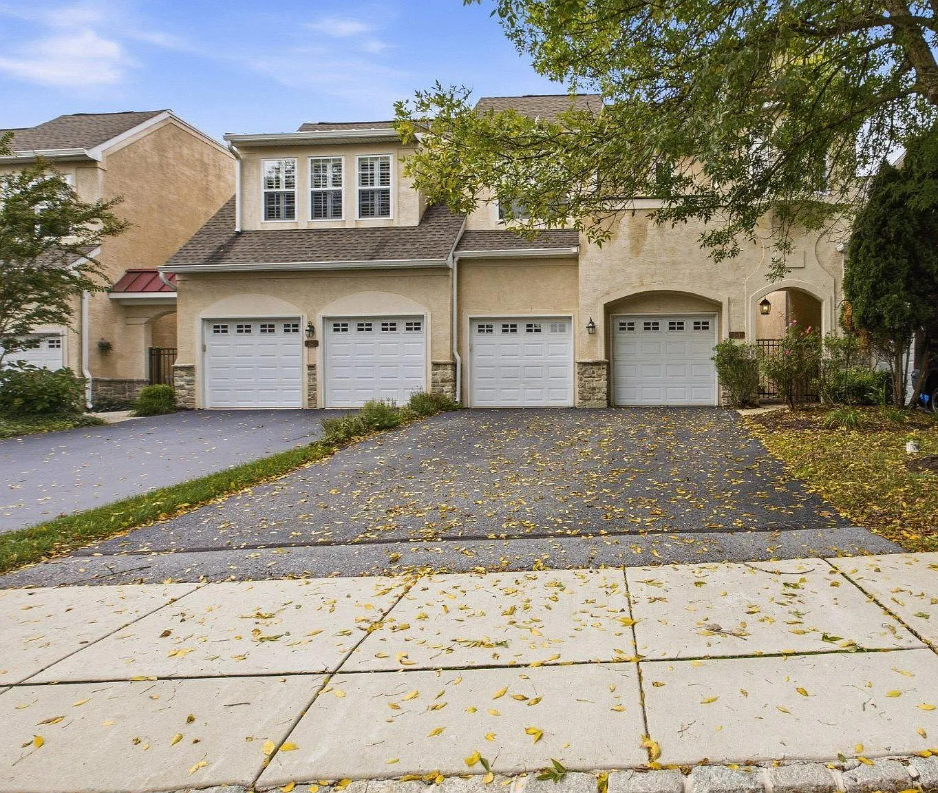 3 bed, 4.0 bath, 3967 sqft, $4,100 — Photo 2
