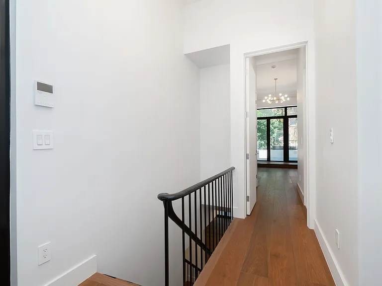 233 E 60th St #1A — Photo 12