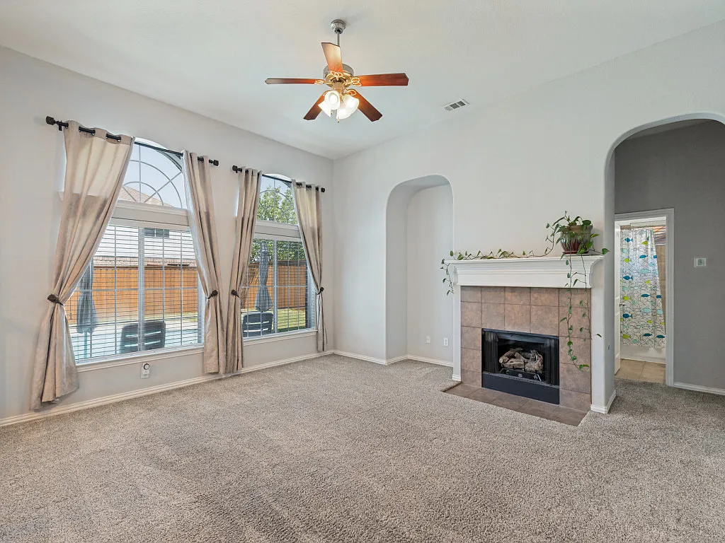 4 bed, 3.5 bath, 3488 sqft, $3,295 — Photo 3
