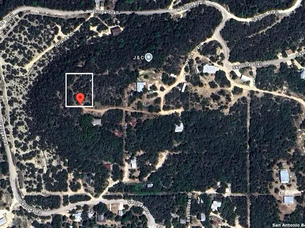 42ND St, Lakehills, TX 78063