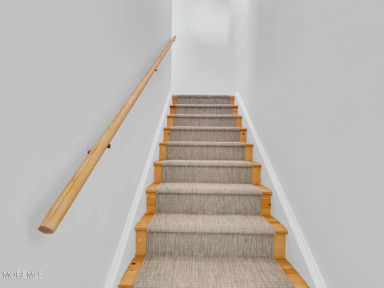 217 Howe St — Photo 23