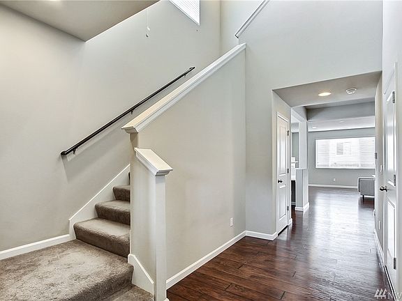 Large & bright entry way
