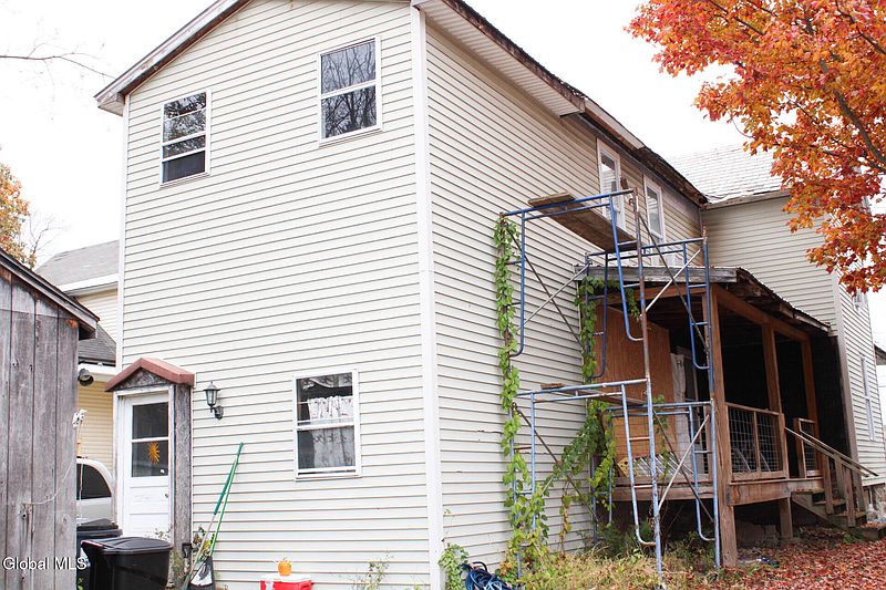 3rd image of 112 Oak Street