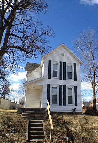 1st image of 1421 S Elm St