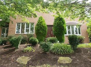 116 Oakview Dr, Cranberry Township, PA 16066