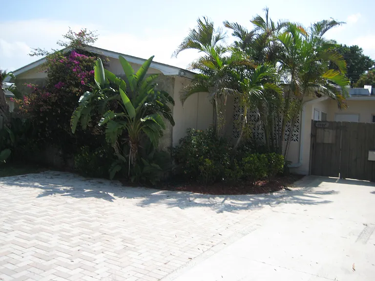 1107 N Federal Hwy #B — Photo 1