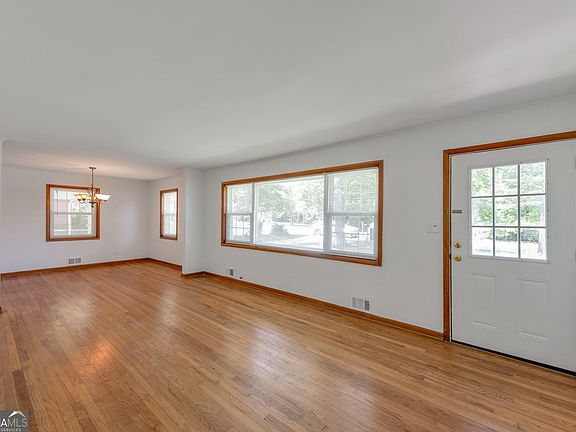3rd image of 2188 Pawnee Dr SE
