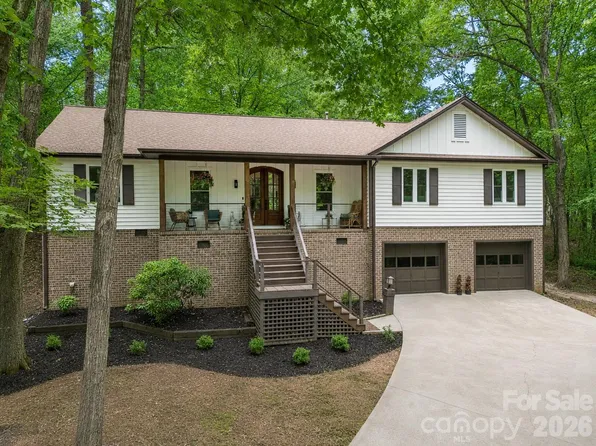 16 Tanglewood Rd, Lake Wylie, SC 29710