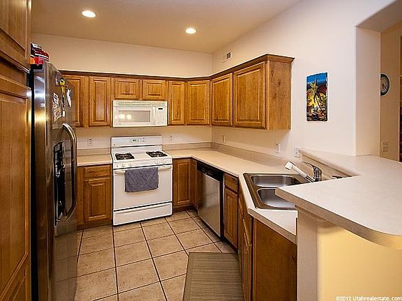 3rd image of 177 E Mountain Peak Dr