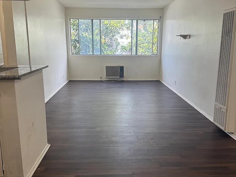 1025 N Mariposa Ave #17 — Photo 2