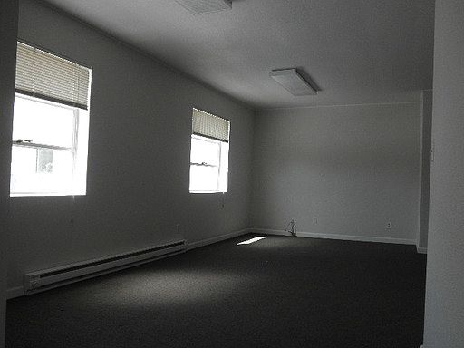 5th image of 211 E 11th St Ste 203