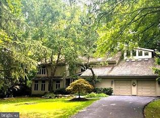 6404 Hillmead Rd, Bethesda, MD 20817