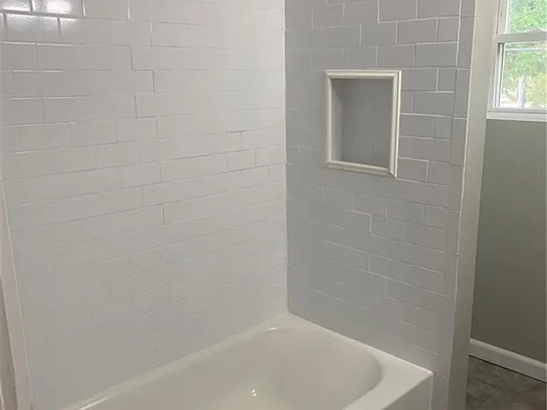 160 California Ave — Photo 5