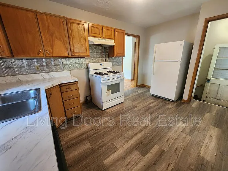 3910 N 12th St — Photo 4