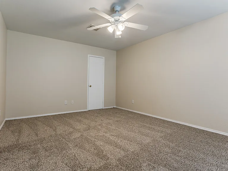 404 Oxford Dr — Photo 12