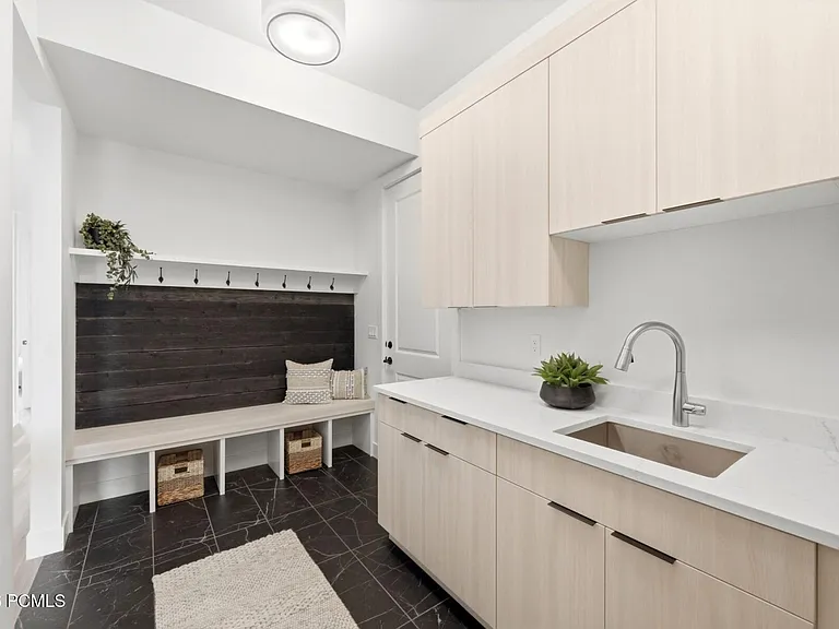 1285 E Lasso Trl — Photo 63