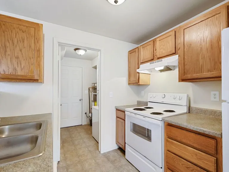 4036 Village Dr — Photo 7